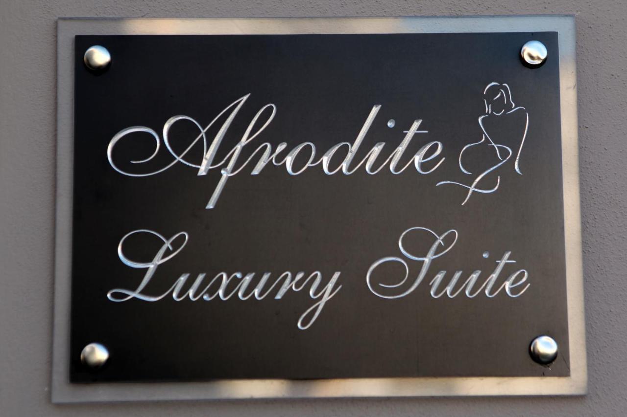 Afrodite Luxury Suite Veglie Exterior photo